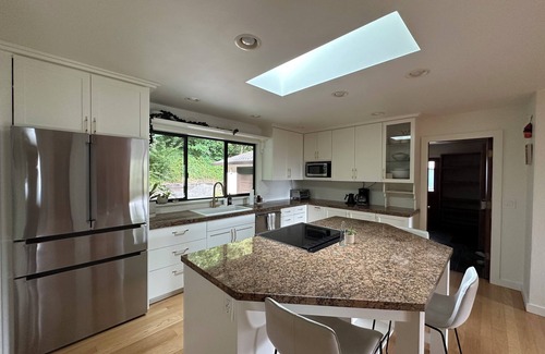Portland House | Peaceful Remote Workplace Ideal for Professionals