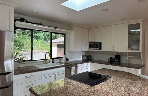 Portland House | Peaceful Remote Workplace Ideal for Professionals
