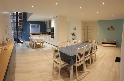Penestin House | Tranquil Residence Near Shops and Beaches with Ocean View
