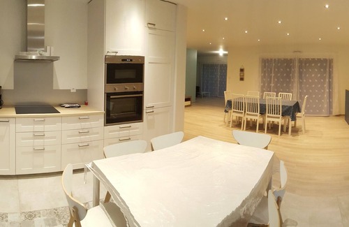 Penestin House | Tranquil Residence Near Shops and Beaches with Ocean View