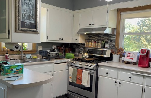 Milwaukee House | Quiet Retreat in Morgan Heights, Sleeps 6, 1.5 baths