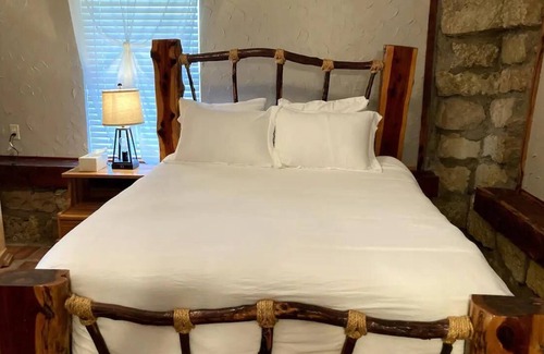 Myra Cabin | Quiet retreat in NTX Hill Country