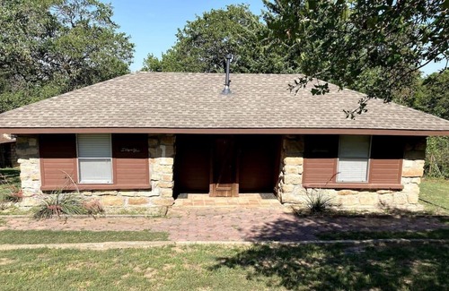 Myra Cabin | Quiet retreat in NTX Hill Country