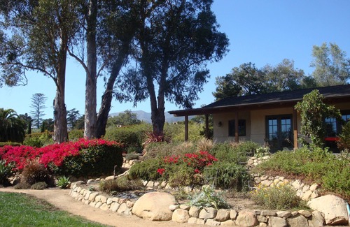 Hedgerow Cottage | Romantic Oceanfront Retreat in Beautiful Montecito