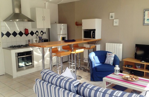 Guilvinec House | Cozy Seaside Gîte with Pool and Ocean View, Rated 9.8