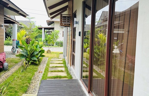 Danao City House | Serene Seaside Villa: Steps from Beach & Clubhouse