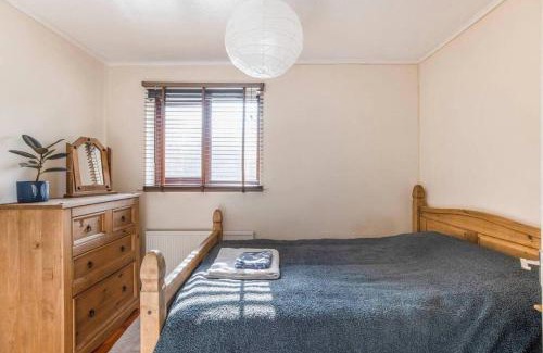 St Albans House | Tranquil St Albans House: Family & Pet-Friendly Retreat