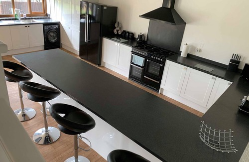 Wisbech House | Serene Getaway: Pet-Friendly Hotel with Ocean Views