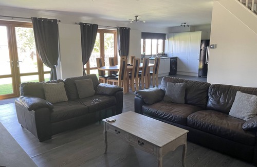 Wisbech House | Serene Getaway: Pet-Friendly Hotel with Ocean Views