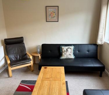 Skegby Apartment | Quiet, Sleeps 12, 2 bathrooms, Lots of parking, KIA 2