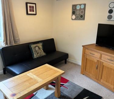 Skegby Apartment | Quiet, Sleeps 12, 2 bathrooms, Lots of parking, KIA 2