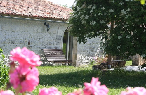La Jard House | Tranquil Gite with Pool and Breathtaking Countryside Views