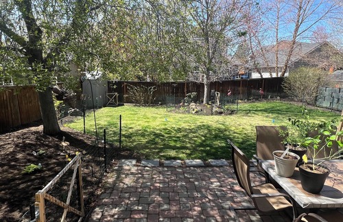 Mountain View House | Tranquil Retreat with Private Garden and Full Kitchen