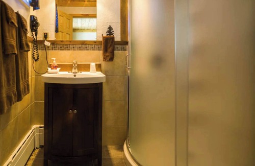 Rice Lake Cabin | Discover Room 8 - Decoy Room at Curriers Lakeview Lodge