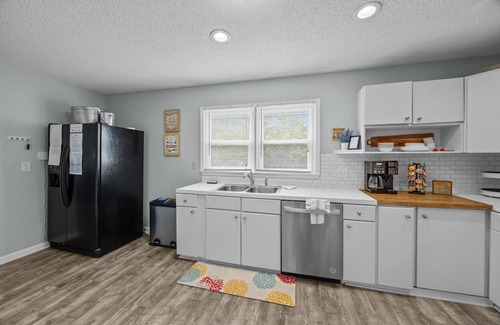 Isle of Palms House | Family Beach Retreat: Steps from Ocean & Recreation Center
