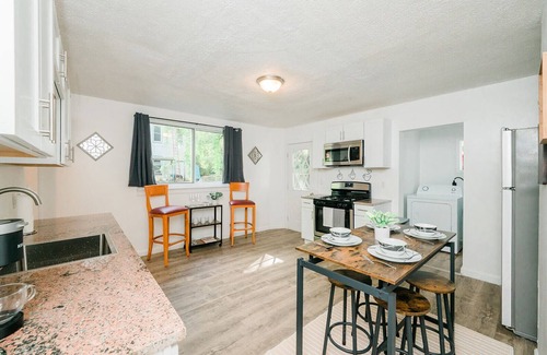 Brighton Heights House | Tranquil Retreat Steps from Stadiums with Spa & Breakfast