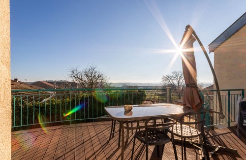 Flocourt Apartment | Serene Countryside Studio with Playroom & Pet Welcome