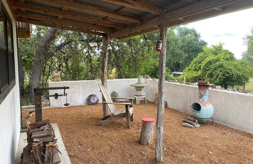 Blanco Cottage | Tranquil Studio Retreat on 110-Acre Ranch with Trails