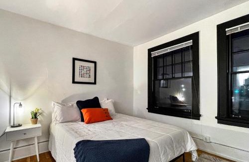 Downtown Des Moines Apartment | Cozy Studio Retreat in Downtown DSM - Pet Friendly Escape