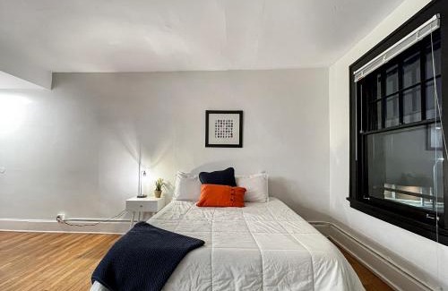 Downtown Des Moines Apartment | Cozy Studio Retreat in Downtown DSM - Pet Friendly Escape