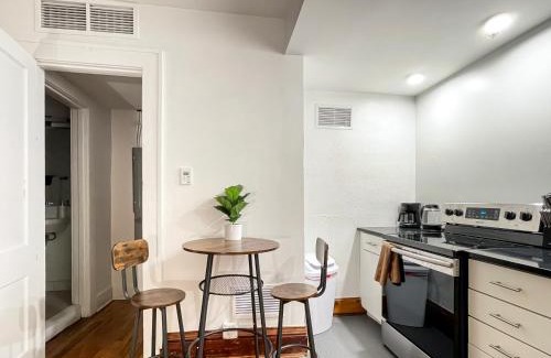 Downtown Des Moines Apartment | Cozy Studio Retreat in Downtown DSM - Pet Friendly Escape