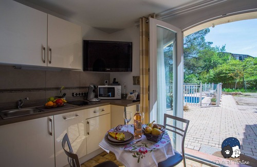 Peypin Apartment | Idyllic Studio Retreat with Garden, Pool & 9.8/10 Rating
