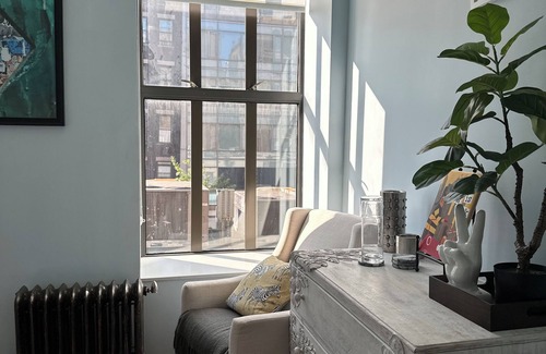 SoHo Apartment | Renovated Loft in Soho with Kitchen & Breakfast Included