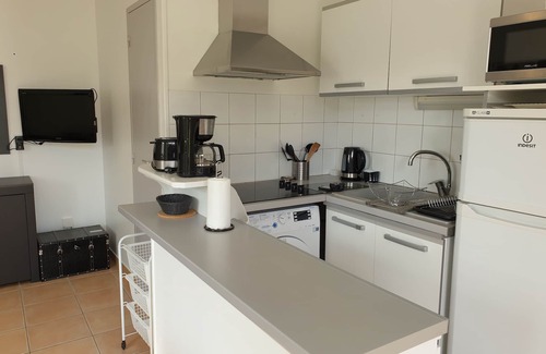 Cambo-les-Bains Apartment | Tranquil T2 3* Retreat Near Town Center for Families