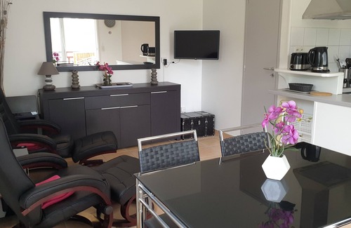 Cambo-les-Bains Apartment | Tranquil T2 3* Retreat Near Town Center for Families