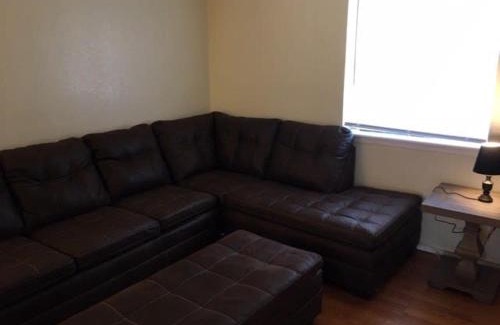 Lawton House | Cozy Townhouse Near Fort Sill - Pet Friendly & Rated 9/10