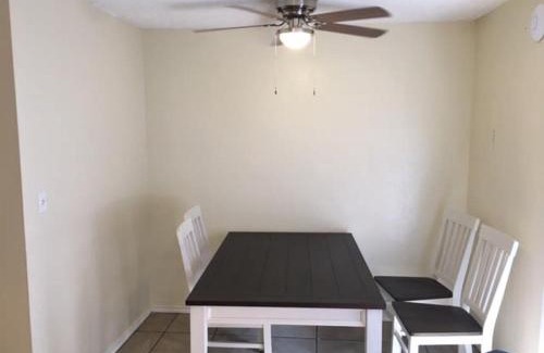 Lawton House | Cozy Townhouse Near Fort Sill - Pet Friendly & Rated 9/10
