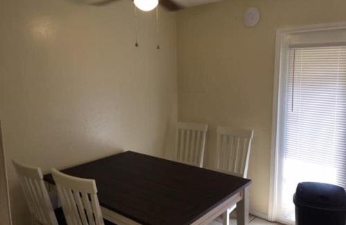 Lawton House | Cozy Townhouse Near Fort Sill - Pet Friendly & Rated 9/10