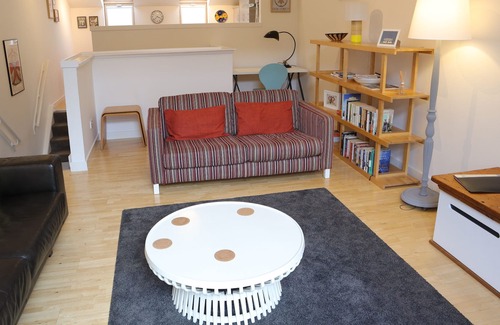 City Centre Glasgow House | Tranquil Townhouse with Private Entrance in City Centre