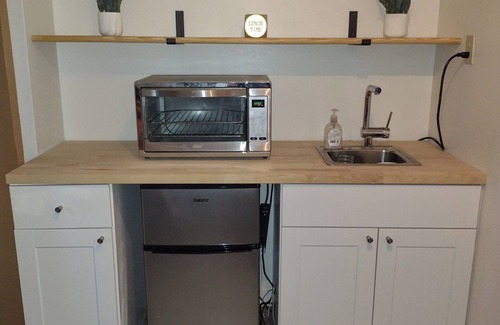 Bull Mountain House | Relaxing Retreat with Large Yard & Pet-Friendly Amenities