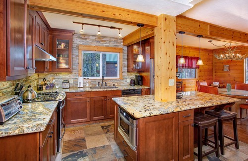 Serene Lakes House | Tranquil Updated Mountain Retreat by Lakes and Trails