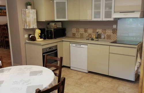 Chantemerle-les-Grignan House | Relaxing Getaways in Drôme Provençale with Pool Access