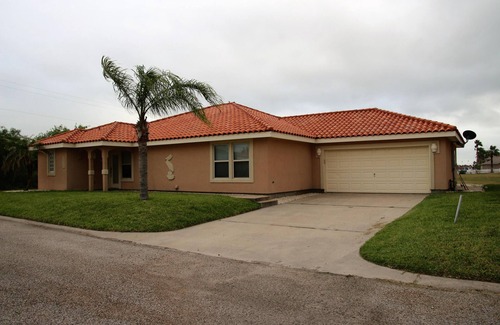 Aransas Pass House | Tranquil Retreat Near Conn Brown Harbor and Local Beaches