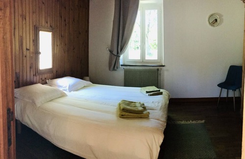 Gasques House | Tranquil Getaways with Pool and Family-Friendly Amenities