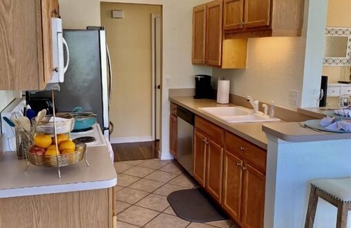 Venice Condo | Serene Venice Florida Escape with Oceanfront Amenities