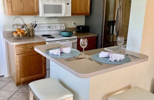 Venice Condo | Serene Venice Florida Escape with Oceanfront Amenities
