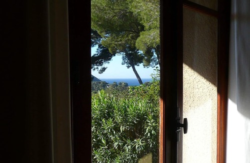 Cassis Villa | Tranquil Villa with Ocean Views and Spa Amenities