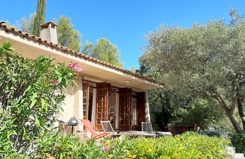 Cassis Villa | Tranquil Villa with Ocean Views and Spa Amenities