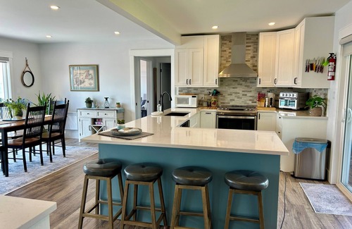 Cornwall Cottage | Idyllic Waterfront Cottage Near Charlottetown with Pool
