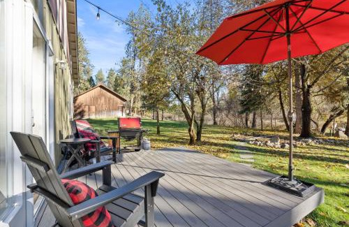 Colbert House | Tranquil Waterfront Cottage on the Little Spokane River