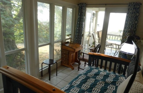 Indianola House | Serene Waterfront Retreat in Indianola, Seattle with Ocean View