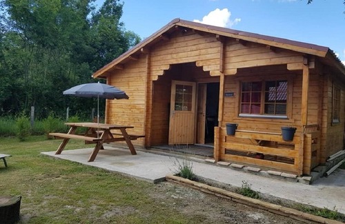 Saint-Savin House | Cozy Lakeview Chalet: Guest Rated 9.8, Family-Friendly Retreat