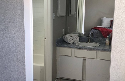 DeSoto Apartment | Quiete 2-bedroom apartment with AC, WiFi in nice DeSoto