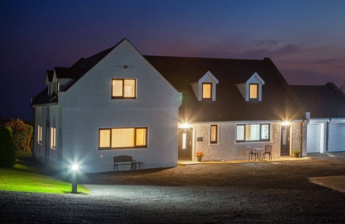 Santon Cottage | Quilliam's Lodge - a holiday cottage that sleeps 7 guests in 4 bedrooms