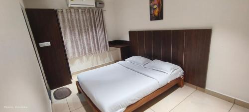 Mysore Hotel | Quin Hotel: Family-Friendly with Breakfast & Hot Tub Amenities