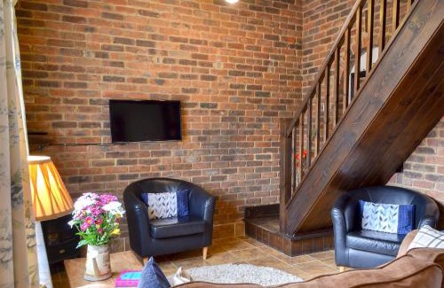 Sedlescombe House | Quince Cottage: Family-Friendly Retreat with Great Reviews